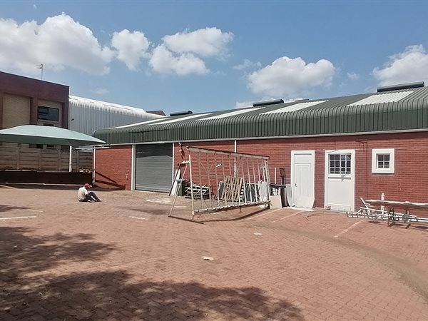 700  m² Commercial space