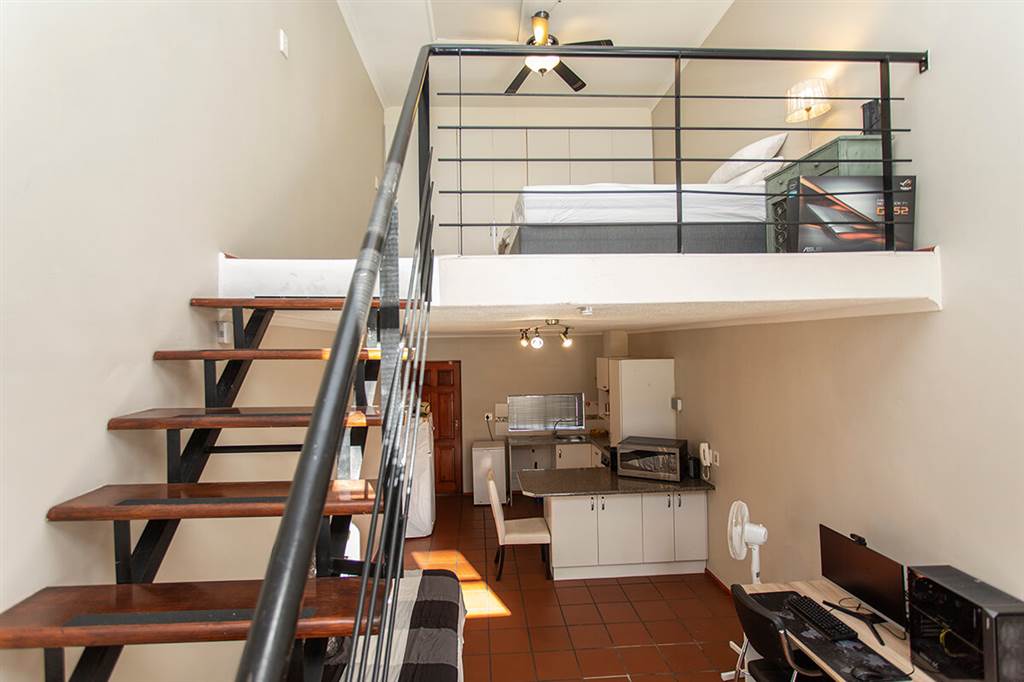 Studio apartment in Durbanville Central photo number 18