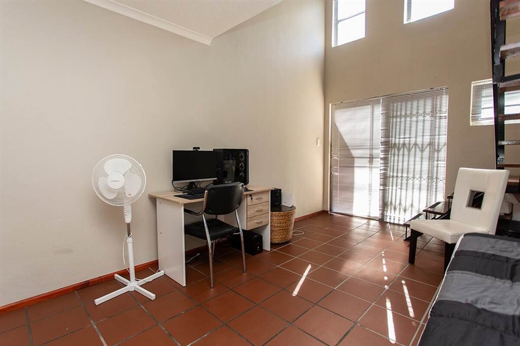 Studio apartment in Durbanville Central photo number 16