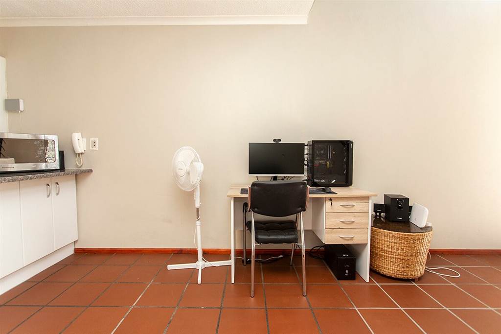 Studio apartment in Durbanville Central photo number 27