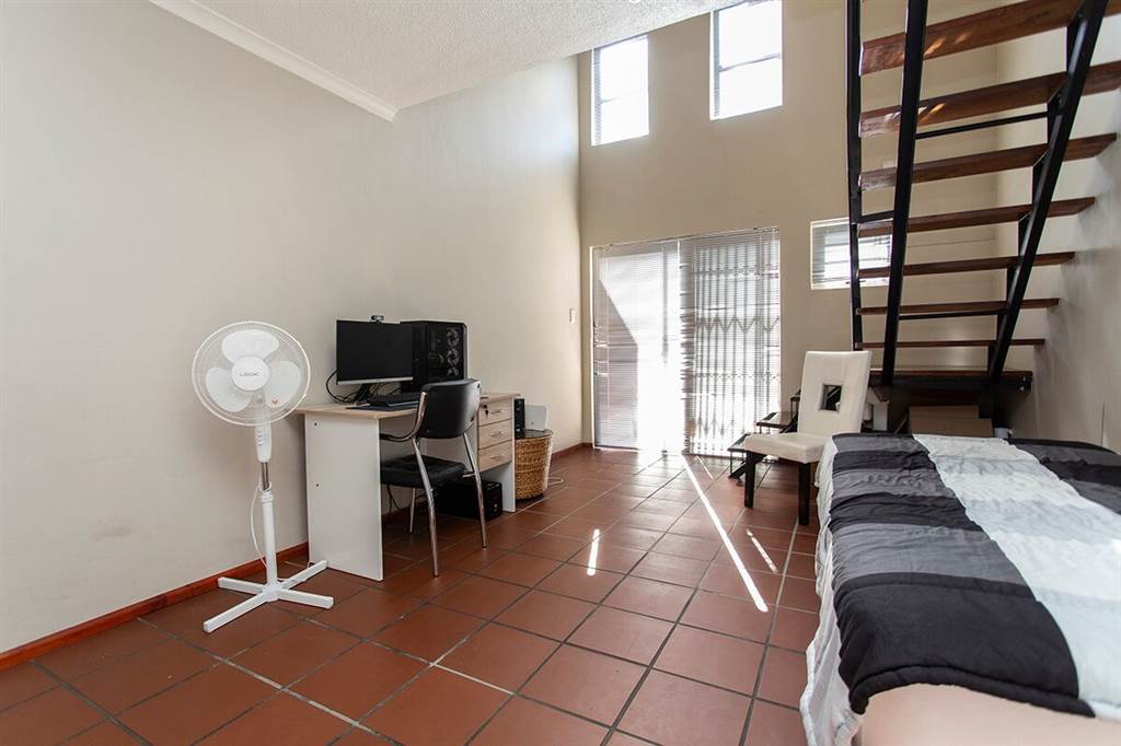 Studio apartment in Durbanville Central photo number 25