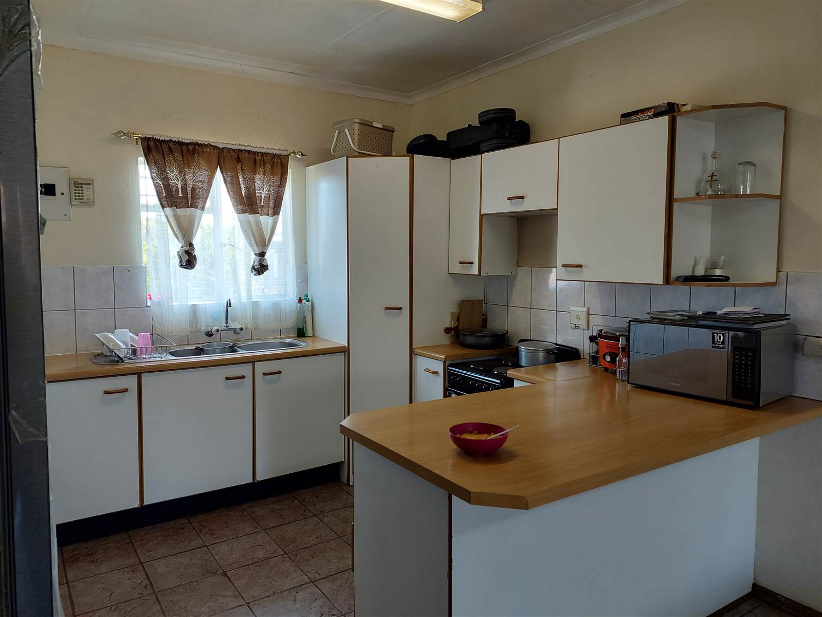 2 Bed Apartment in Sonheuwel photo number 4