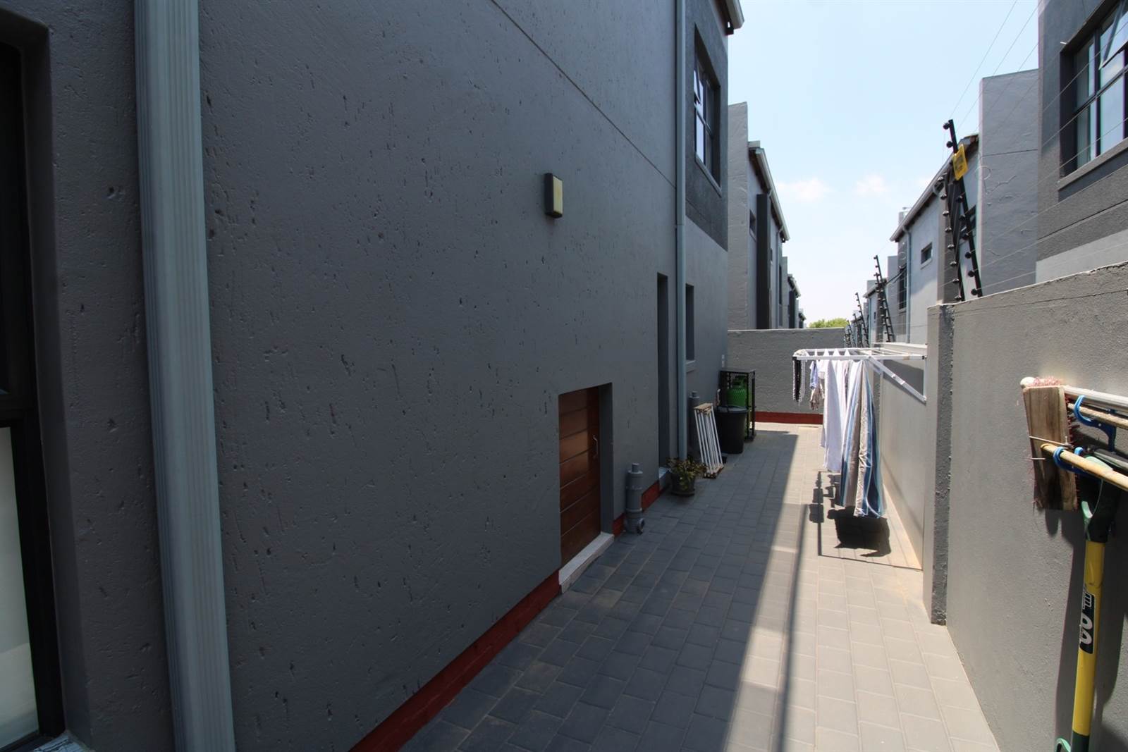 4 Bed Townhouse in Bryanston photo number 24