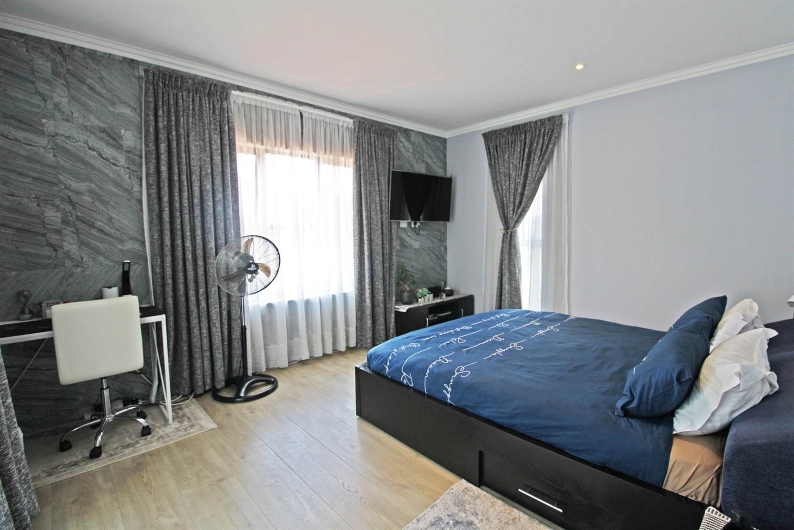 4 Bed Townhouse in Bryanston photo number 17