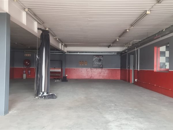 206  m² Retail Space