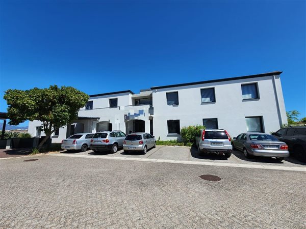 621  m² Commercial space in Claremont