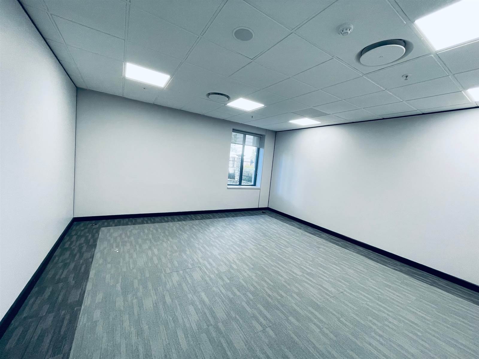 25  m² Commercial space in Sandown photo number 9