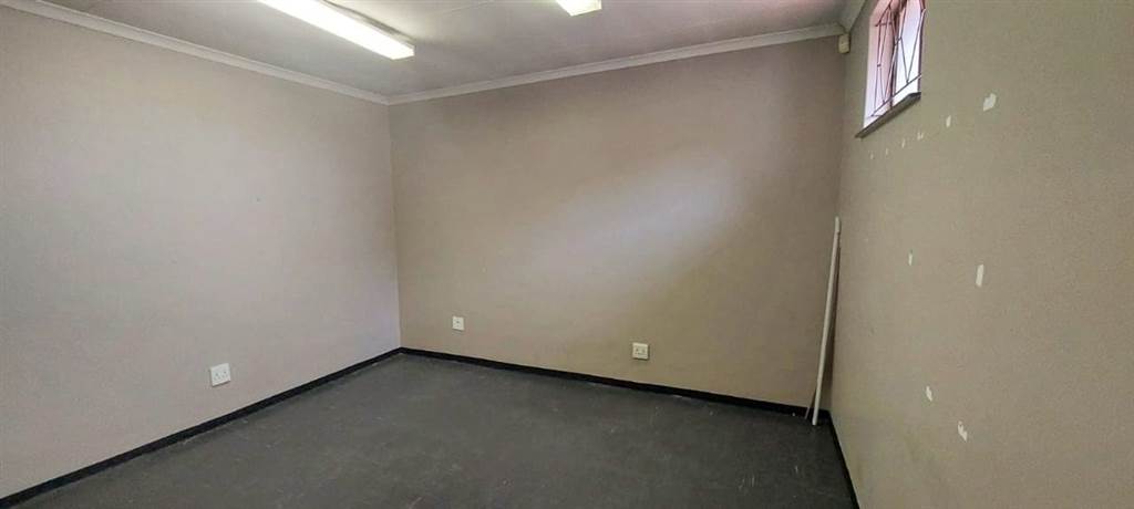 Commercial space in Sunward Park photo number 5