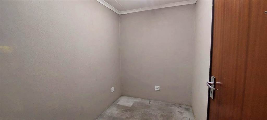 Commercial space in Sunward Park photo number 9