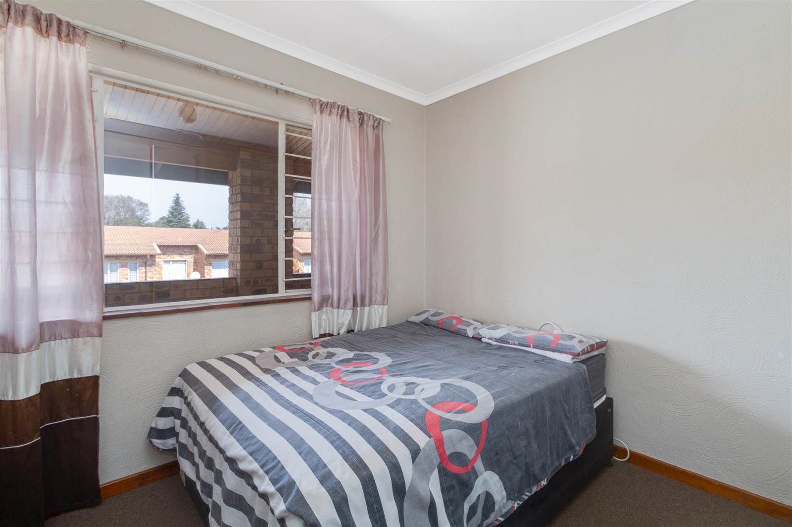 3 Bed Apartment in Fairland photo number 5
