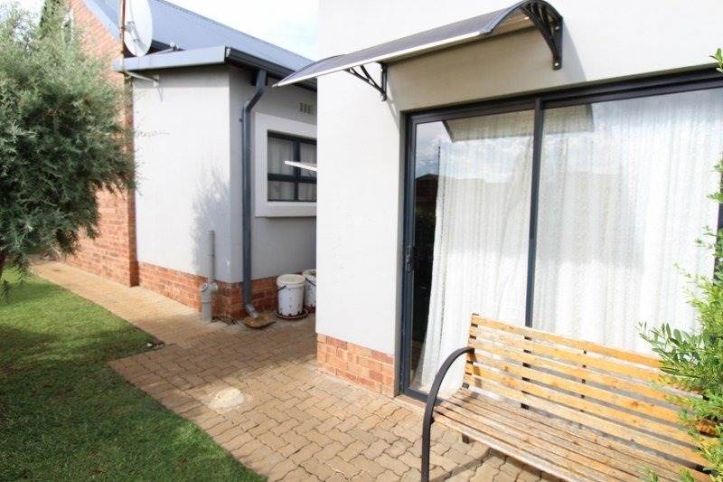 2 Bed Townhouse in De Land Estate photo number 21