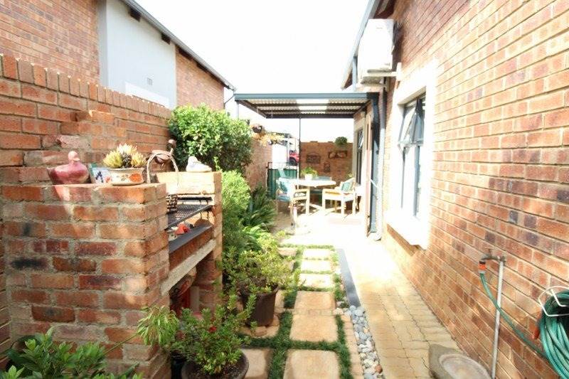 2 Bed Townhouse in De Land Estate photo number 17