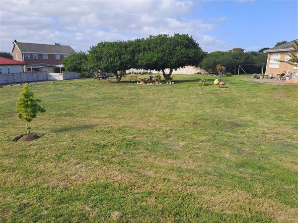 757 m² Land