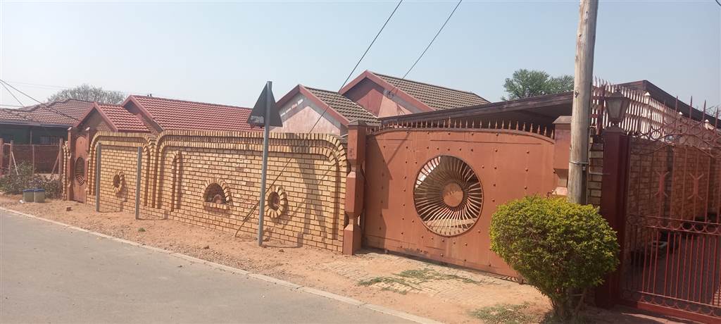 2 Bed House in Ga-rankuwa photo number 24