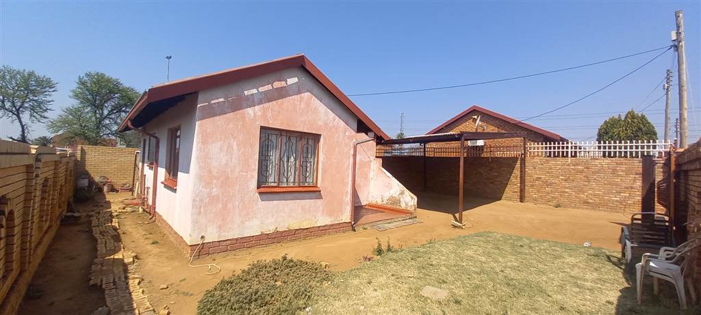 2 Bed House in Ga-rankuwa photo number 11