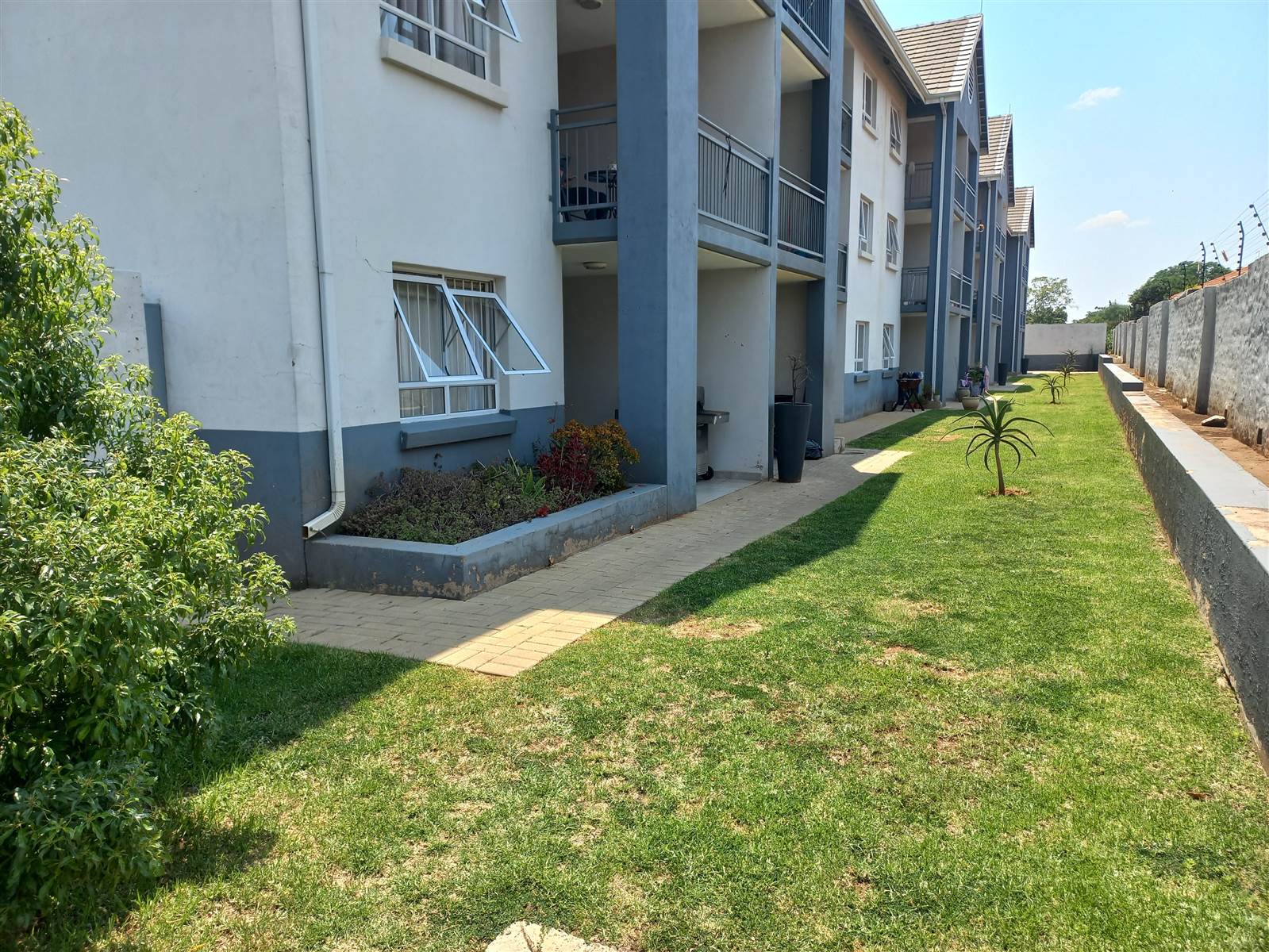2 Bed Apartment in Doringkloof photo number 1