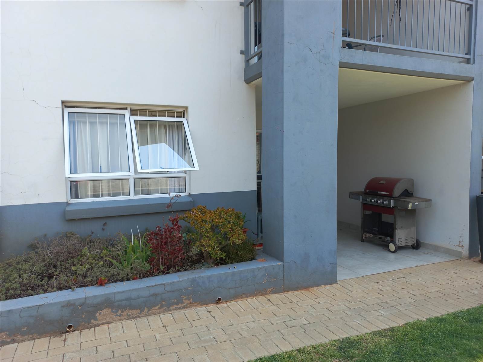 2 Bed Apartment in Doringkloof photo number 2