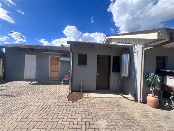 5 Bedroom House 5 Bedroom House