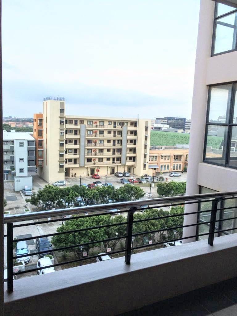 1 Bed Apartment in Umhlanga Rocks photo number 3