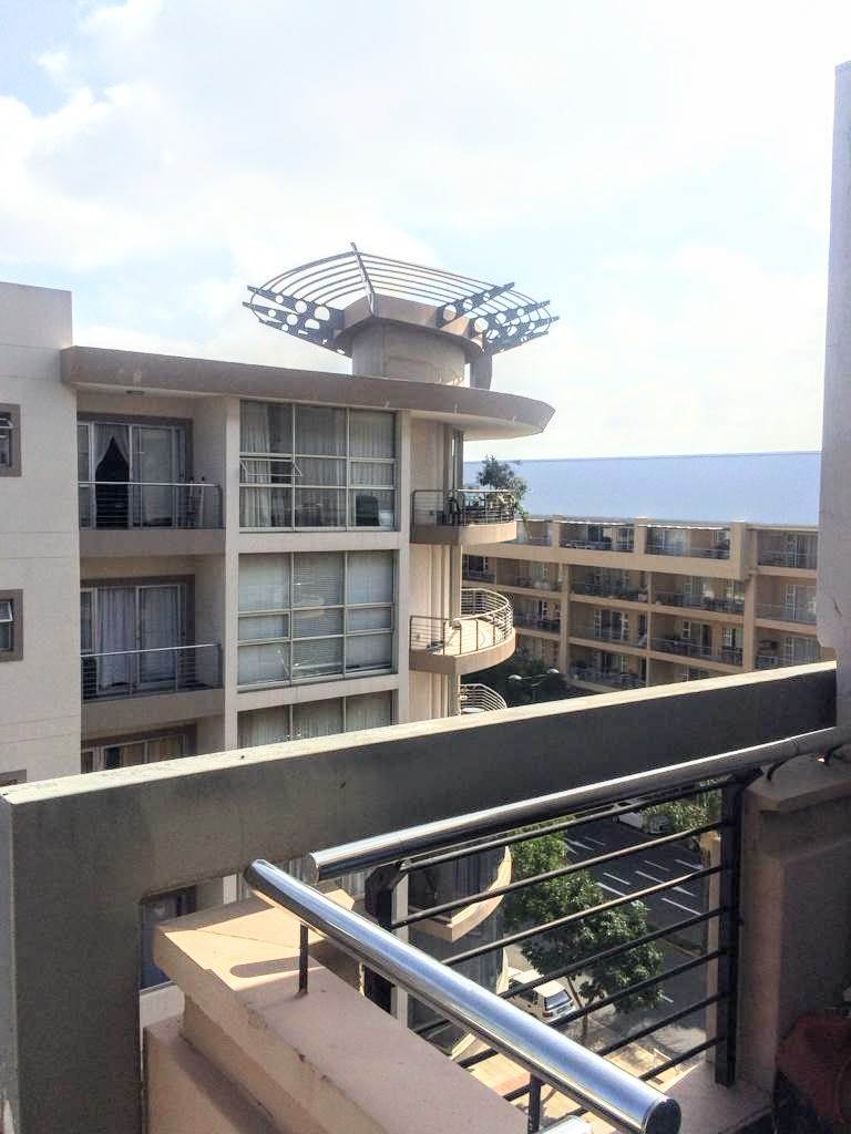 1 Bed Apartment in Umhlanga Rocks photo number 2