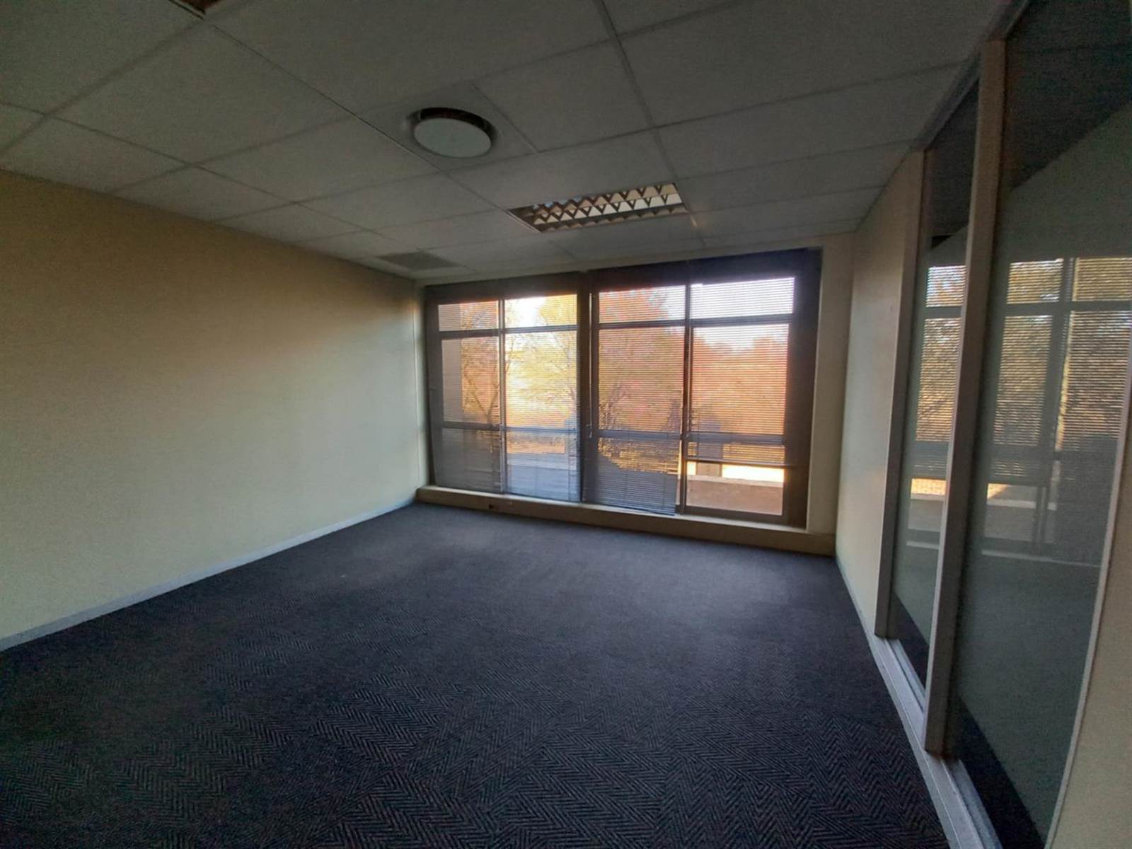 325  m² Office Space in Doringkloof photo number 9