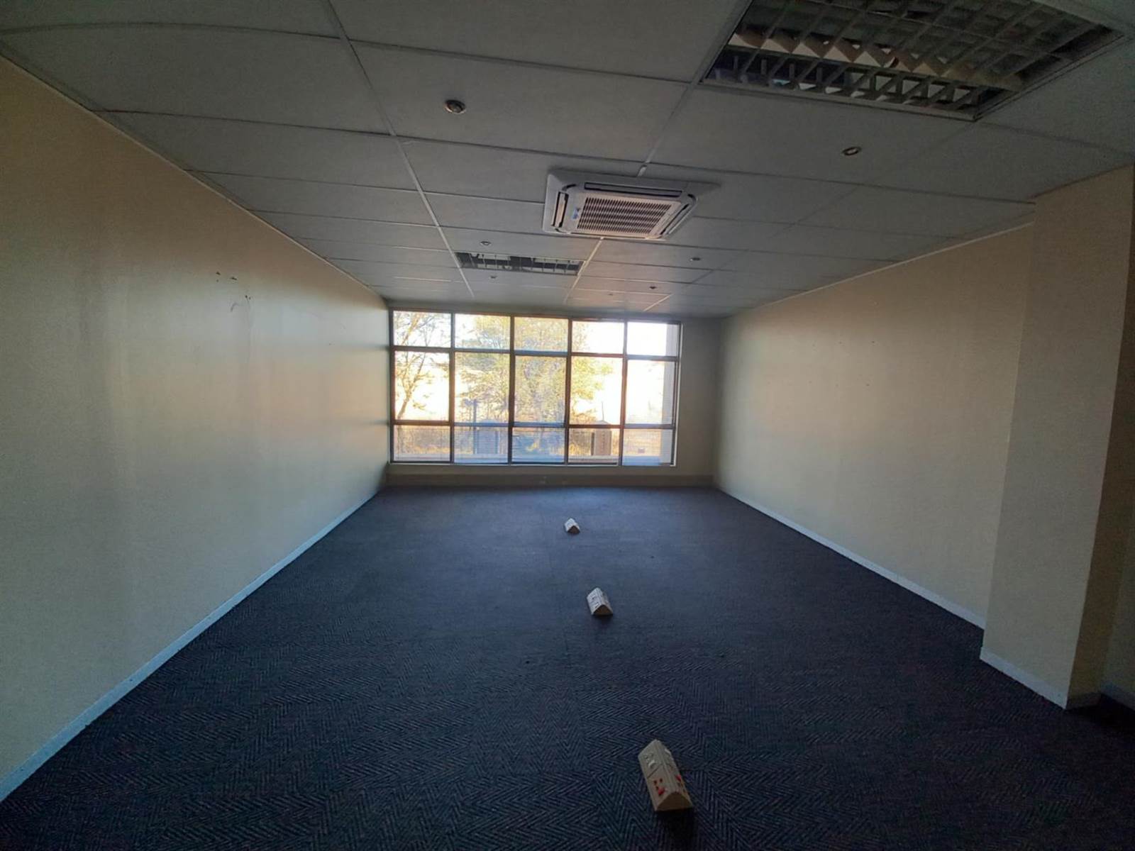 325  m² Office Space in Doringkloof photo number 15