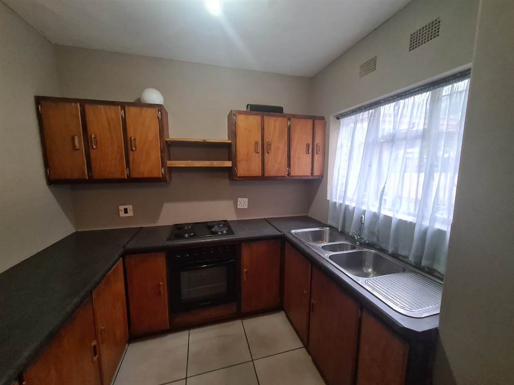 2 Bed Apartment in Phalaborwa photo number 2
