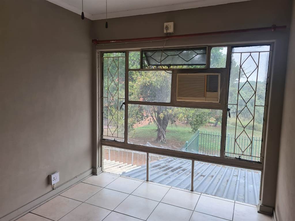 2 Bed Apartment in Phalaborwa photo number 15