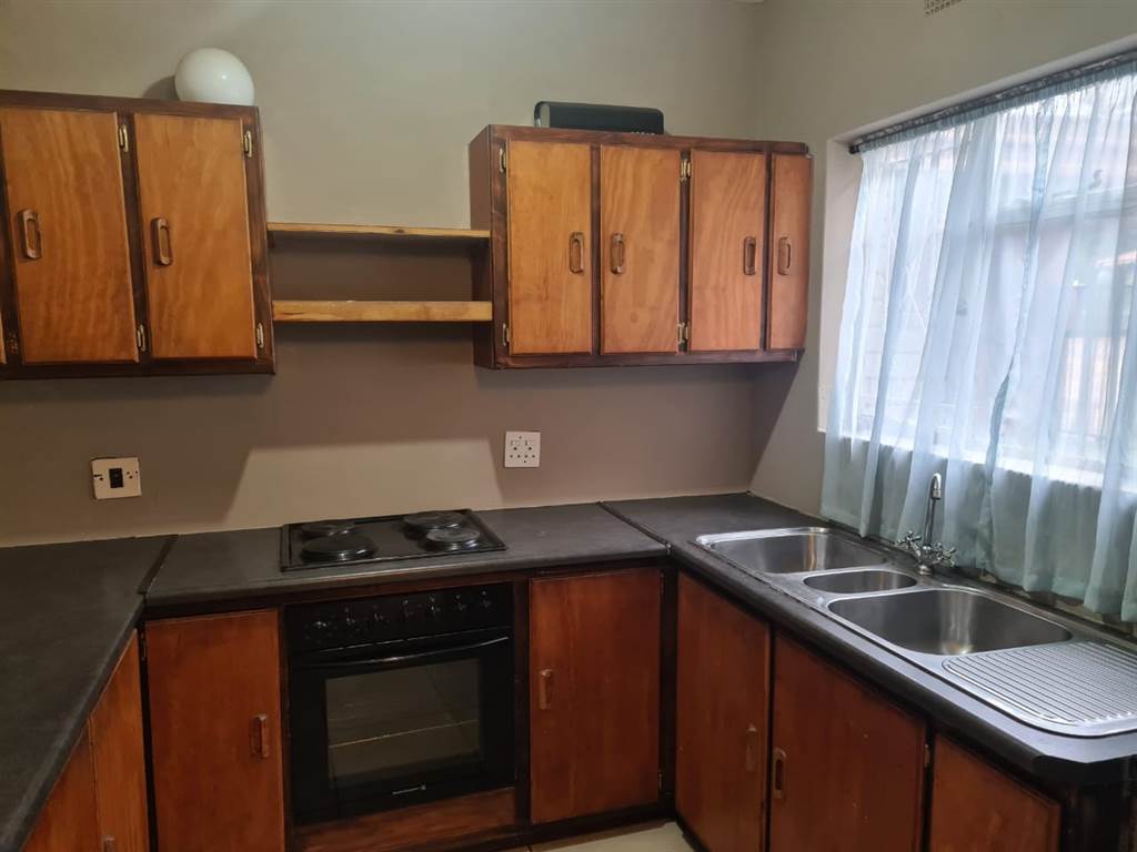 2 Bed Apartment in Phalaborwa photo number 10