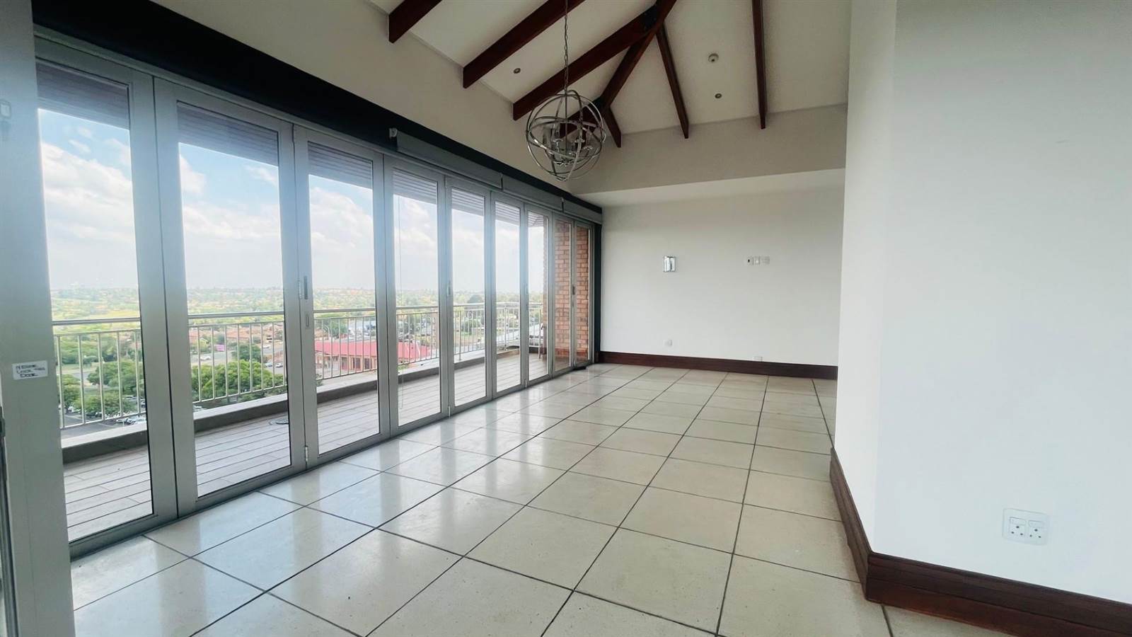 2 Bed Penthouse in Witbank Central photo number 8