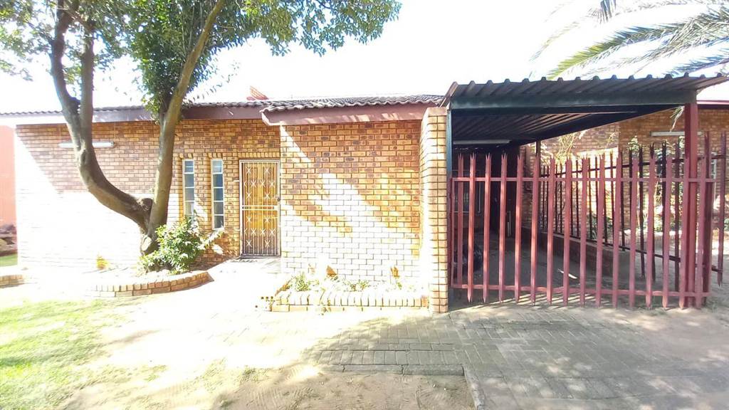 5 Bed House in Trichardt photo number 24