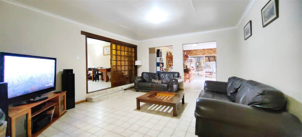5 Bed House in Trichardt photo number 2