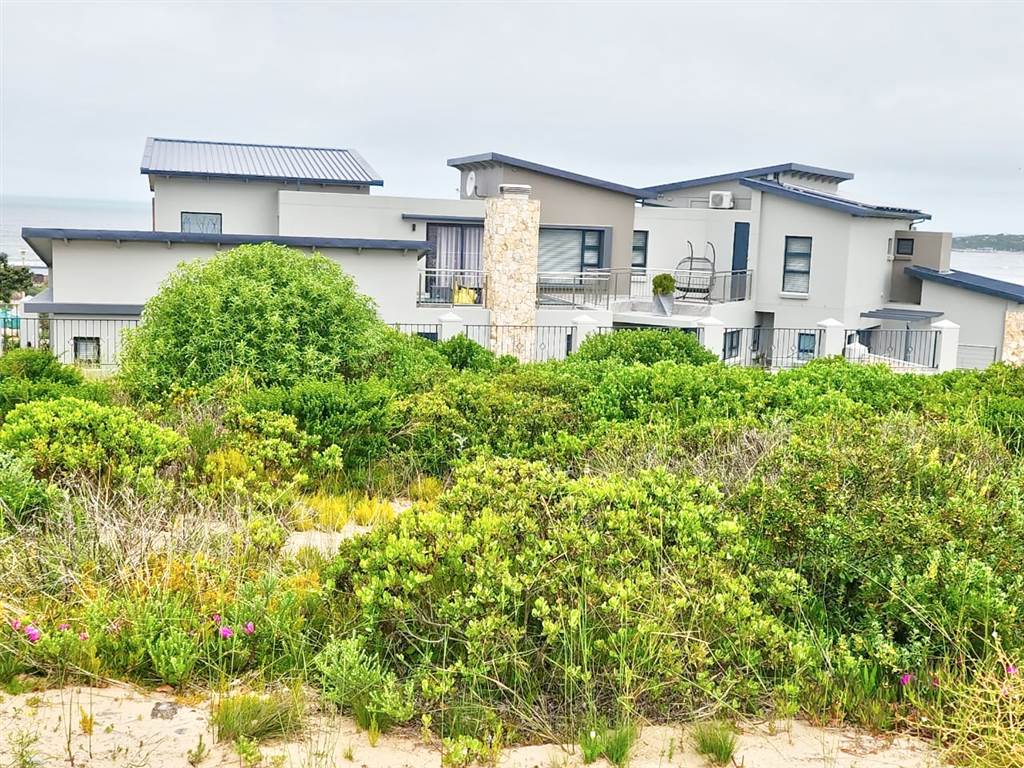 823 m² Land available in Stilbaai photo number 4