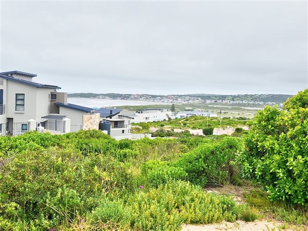 823 m² Land available in Stilbaai