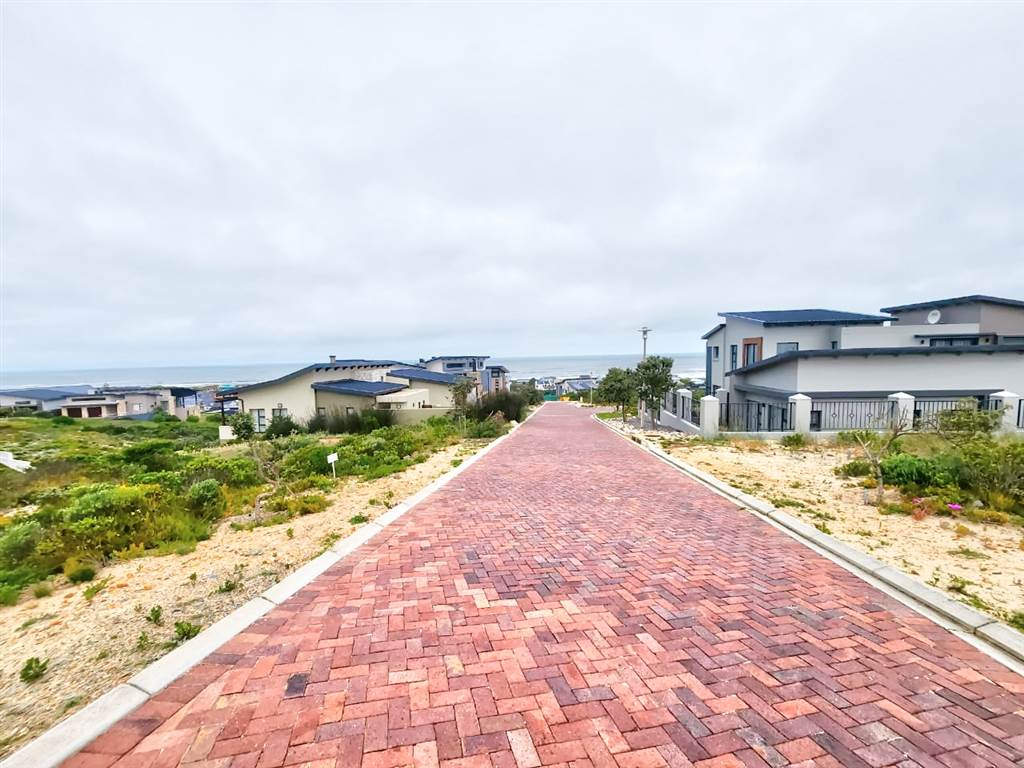 823 m² Land available in Stilbaai photo number 7