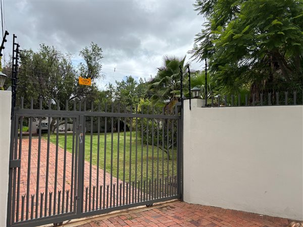 5 Bedroom House 5 Bedroom House