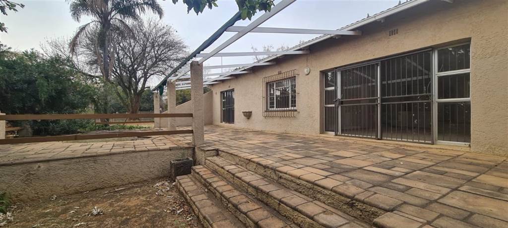 3.2 ha Land available in Ruimsig photo number 12