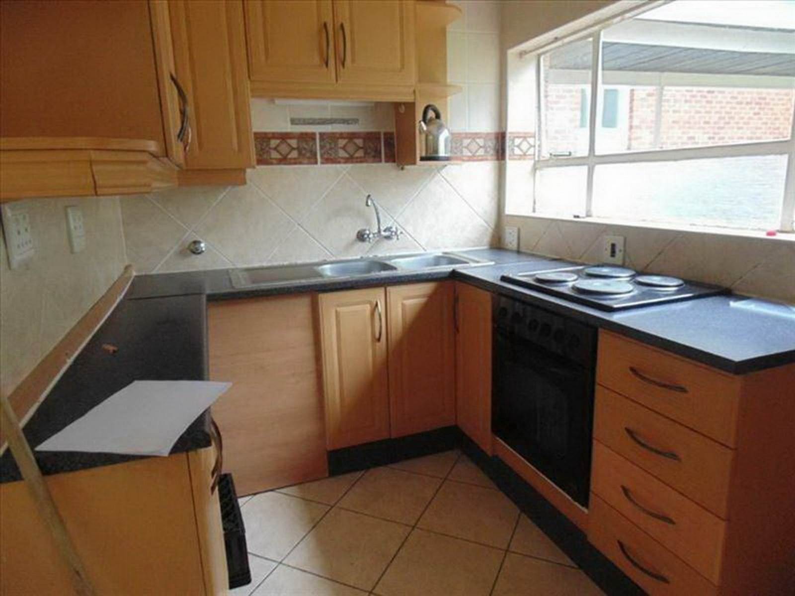 2 Bed Apartment in Kempton Park Central photo number 8