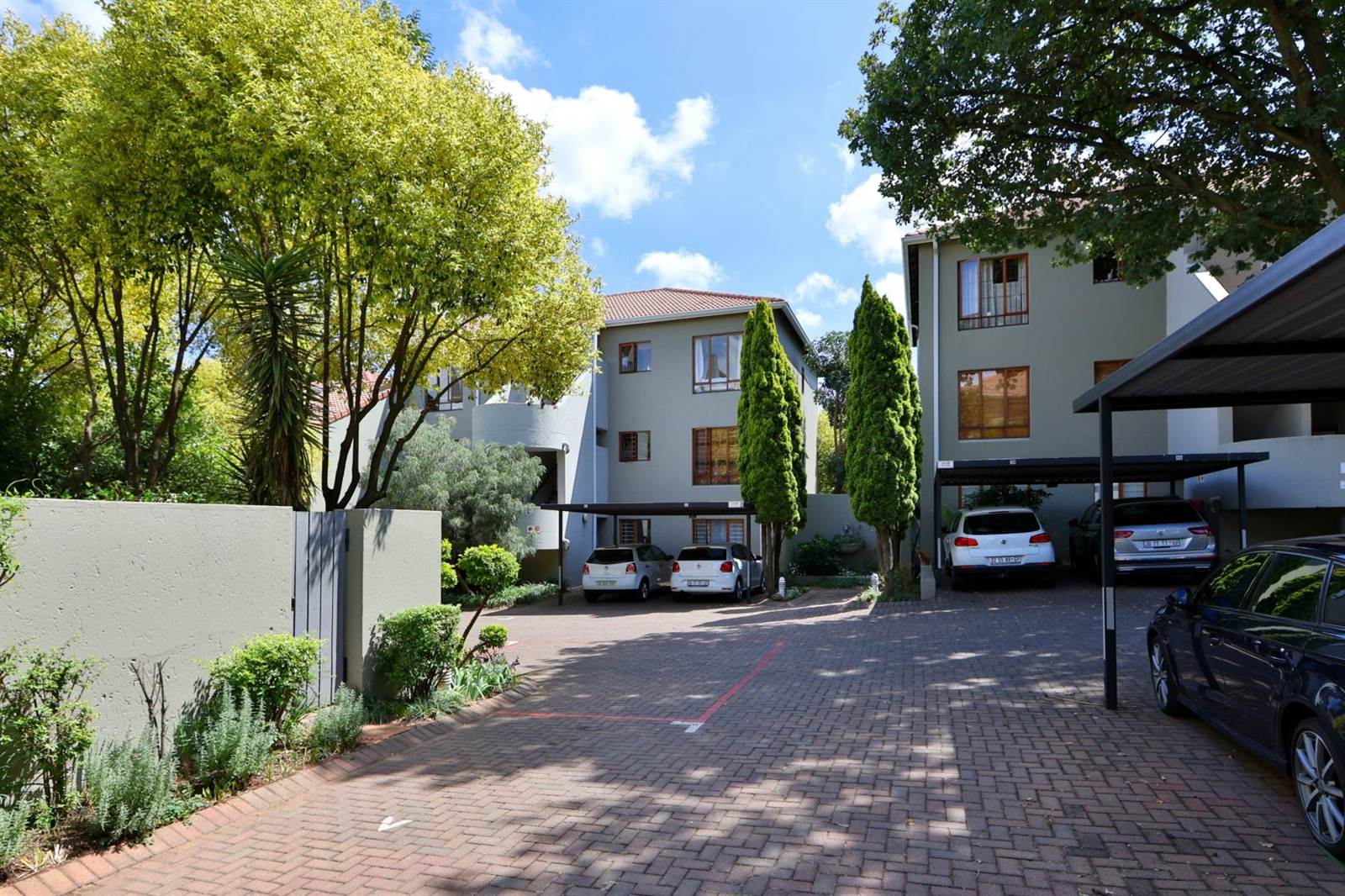 1 Bed Apartment in Craighall Park photo number 18
