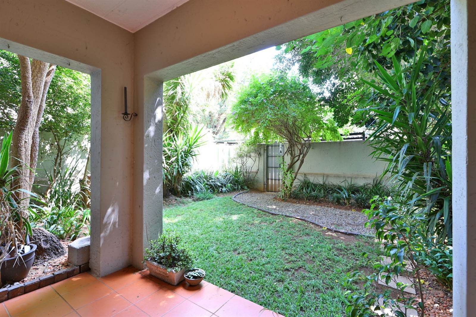 1 Bed Apartment in Craighall Park photo number 12