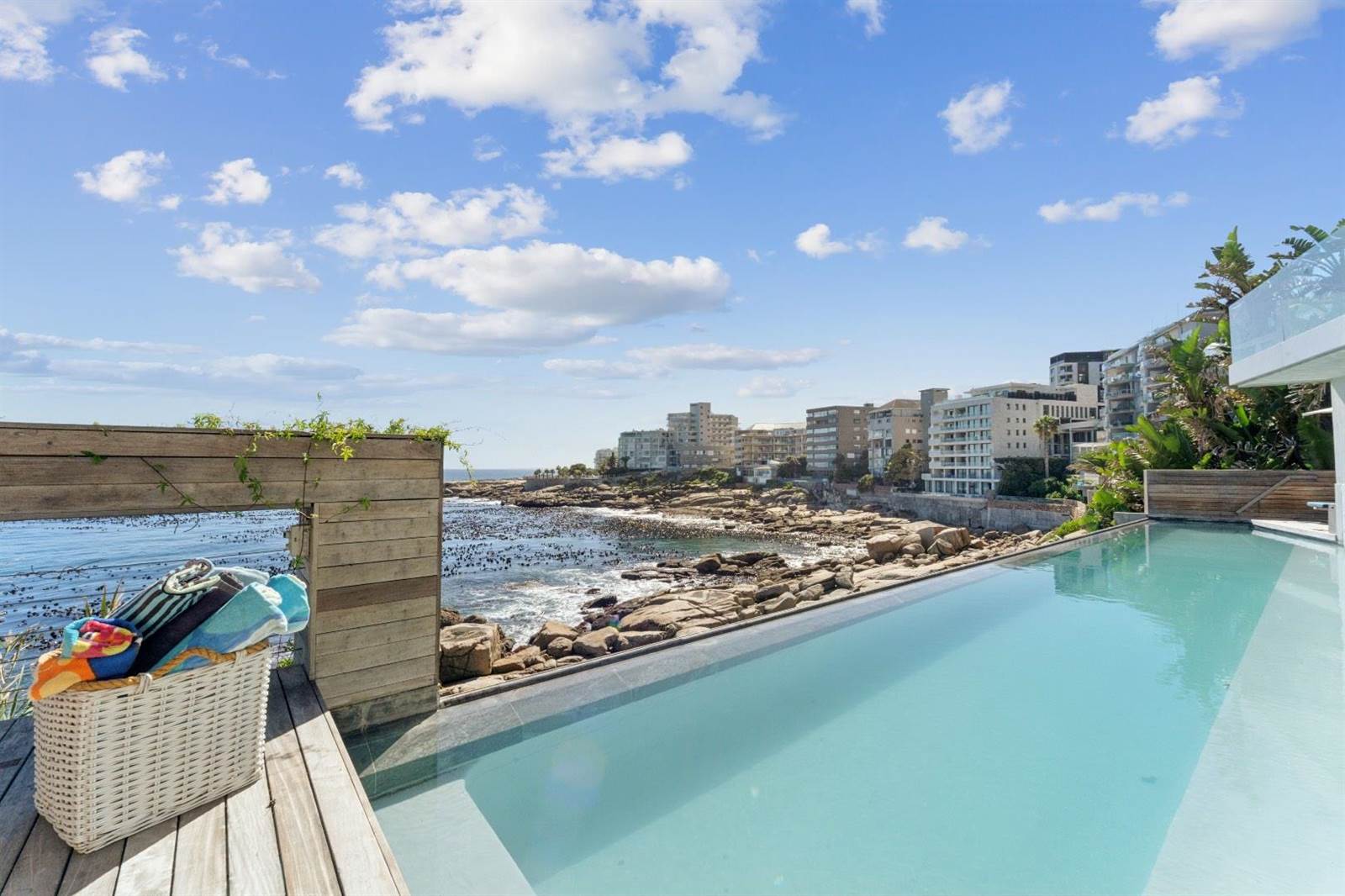 2 Bed Apartment in Bantry Bay photo number 5