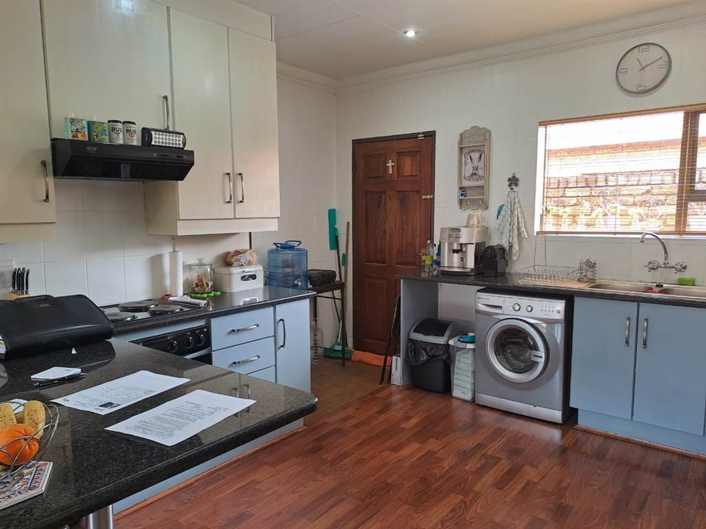 3 Bed Simplex in New Redruth photo number 5