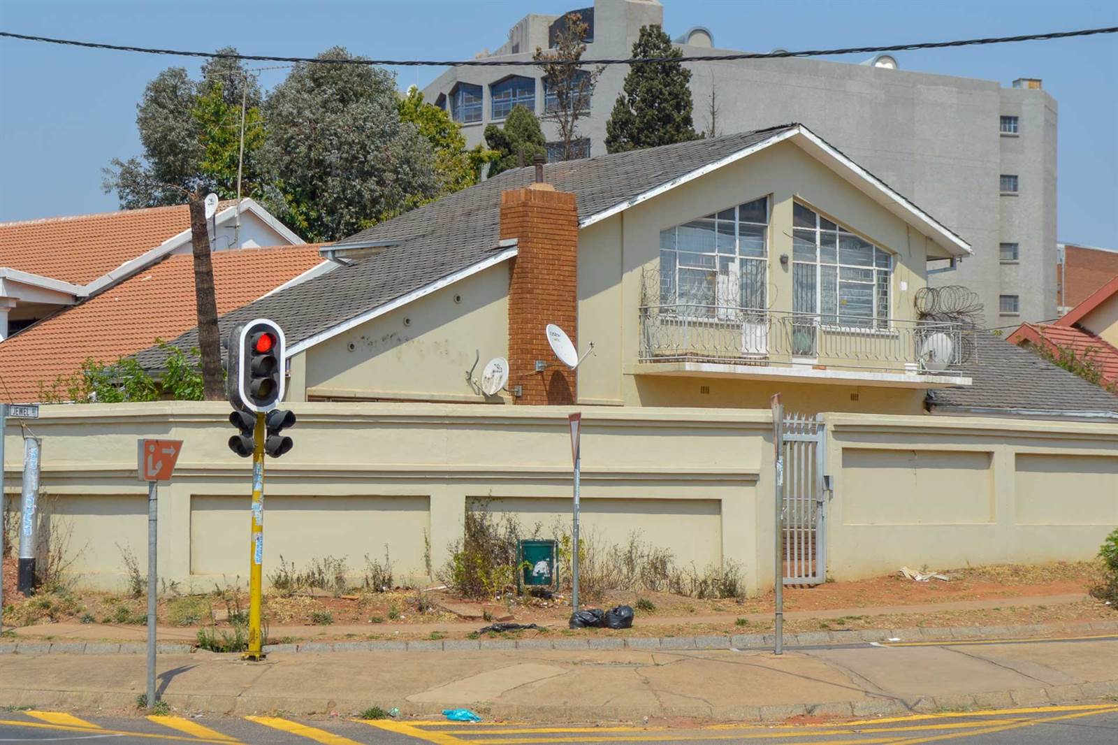 6 Bed House in Laudium photo number 8