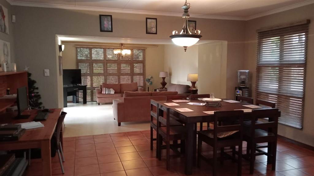 4 Bed House in Garsfontein photo number 3