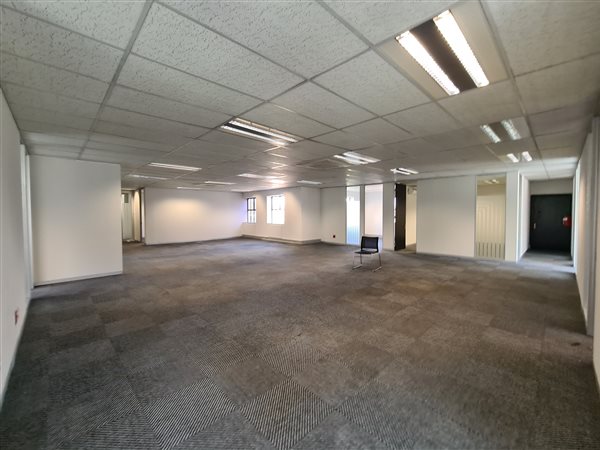 631  m² Commercial space