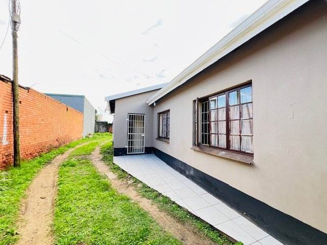 2 Bed House in Pietermaritzburg Central photo number 8
