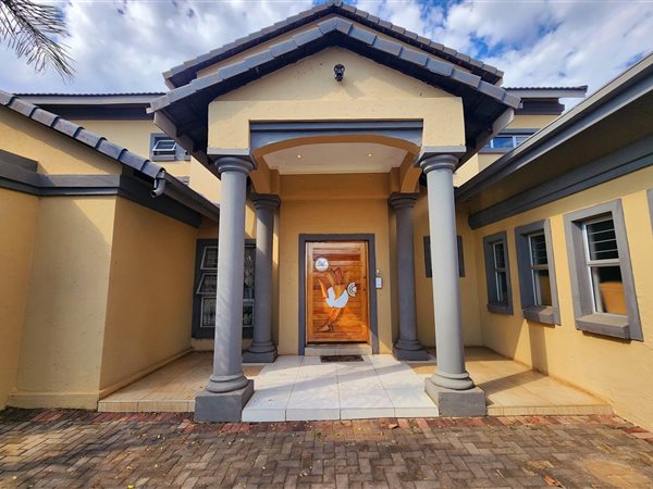 6 Bedroom House