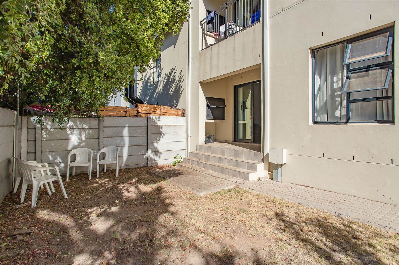 2 Bed Apartment in Northern Paarl photo number 3
