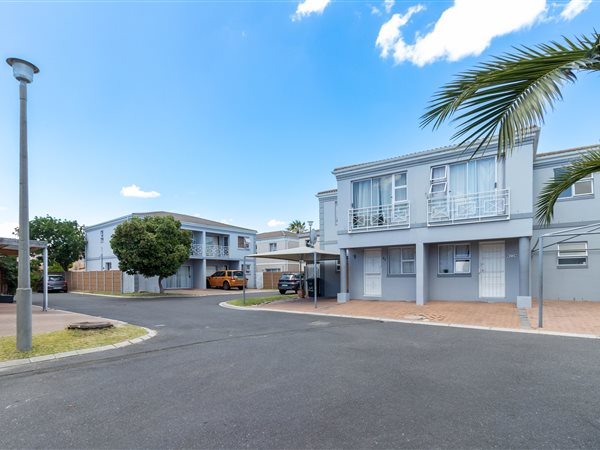 3 Bedroom Townhouse 3 Bedroom Townhouse