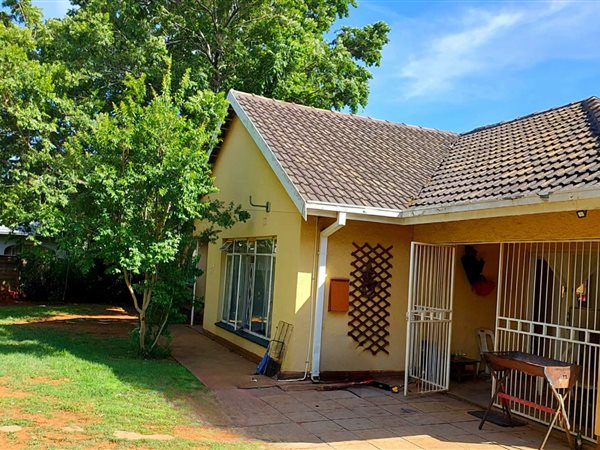 4 Bed House in Golf Park